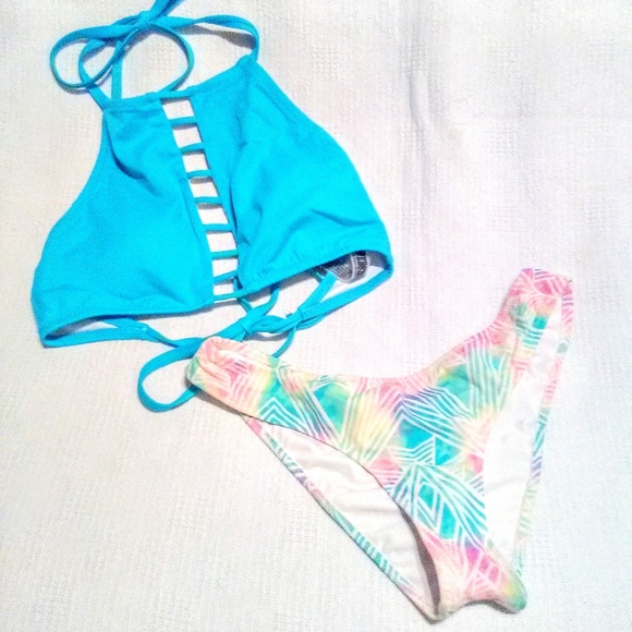 💕 NWOT Victoria Secret Cage Bikini - Picture 2 of 8